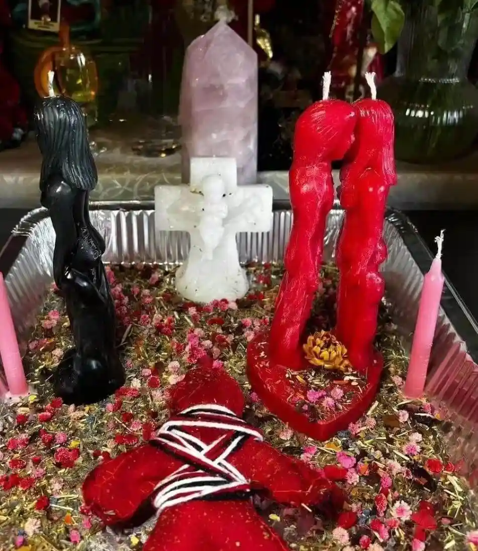 Mesa de trabajo espiritual para amarres de amor